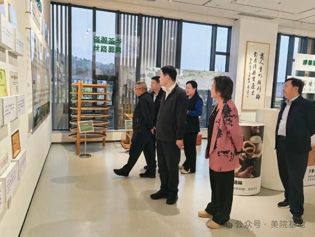 河南信陽市委宣傳部赴景德鎮(zhèn)非遺館開展文化交流學(xué)習(xí)考察